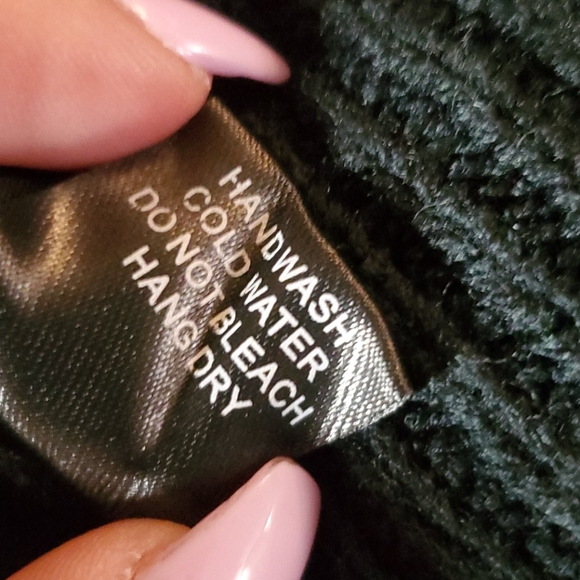 Black sweater - Picture 7 of 7